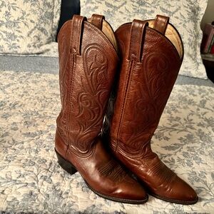 Women’s 7.5 Dan Post Boots